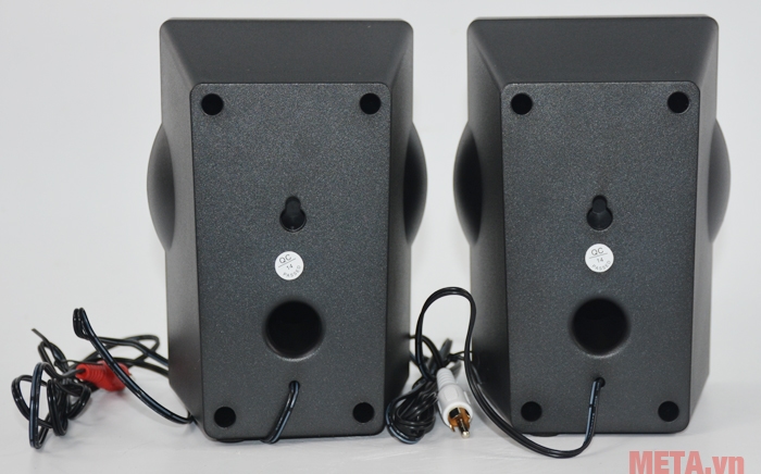  Loa Fenda A140X có lỗ treo lên tường ở loa vệ tinh