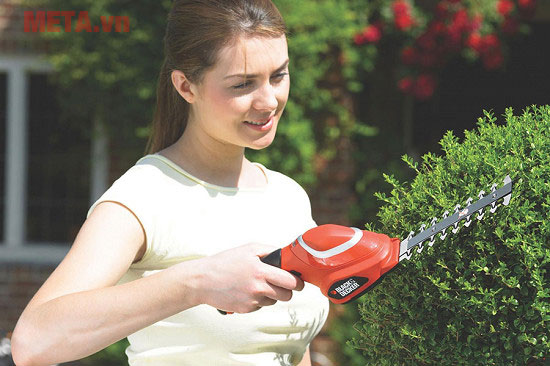 Máy tỉa lá cầm tay dùng pin Black&Decker GSL700KIT cắt tỉa dễ dàng 