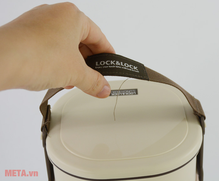 Cặp lồng cơm Lock&Lock HPL773 có quai xách chắc chắn Cặp lồng cơm Lock&Lock HPL773 có quai xách chắc chắn