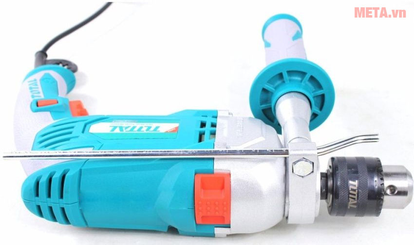 Máy khoan búa Total TG111136 hoạt động bền bỉ 