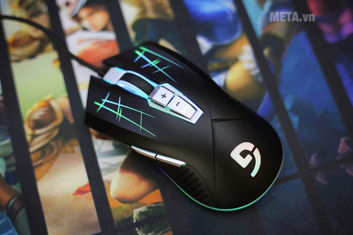 G93S khi cắm đèn trông rất đẹp mắt, chú chuột này có bộ đèn LED đổi màu RGB ở khắp thân chuột