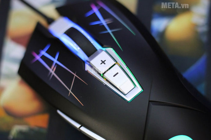 Fuhlen G93S cũng có bộ nút đổi DPI nhanh rất tiện lợi cho game thủ