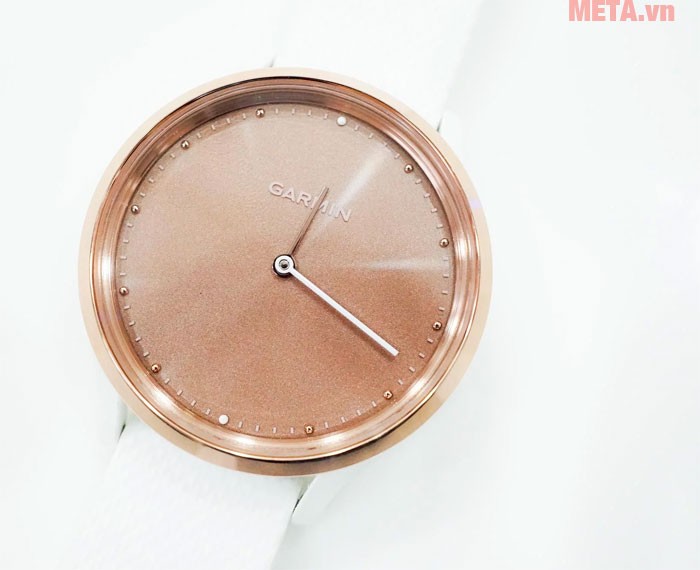 Lúc bình thường, màn OLED sẽ ngủ yên, đồng hồ sẽ như thế này, đơn giản, nhẹ nhàng