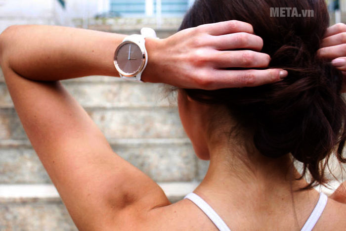 Hình ảnh sử dụng đồng hồ sức khỏe Garmin Vivomove HR