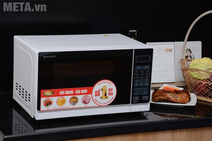 Lò vi sóng điện tử có nướng Sharp R-G571VN-W có bảng điều khiển tiếng Việt dễ dàng sử dụng.