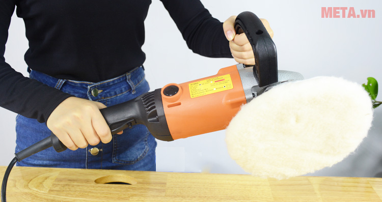 Máy đánh bóng Kynko SIM-KD25-150 có tay cầm chắc chắn Máy đánh bóng Kynko SIM-KD25-150 có tay cầm chắc chắn