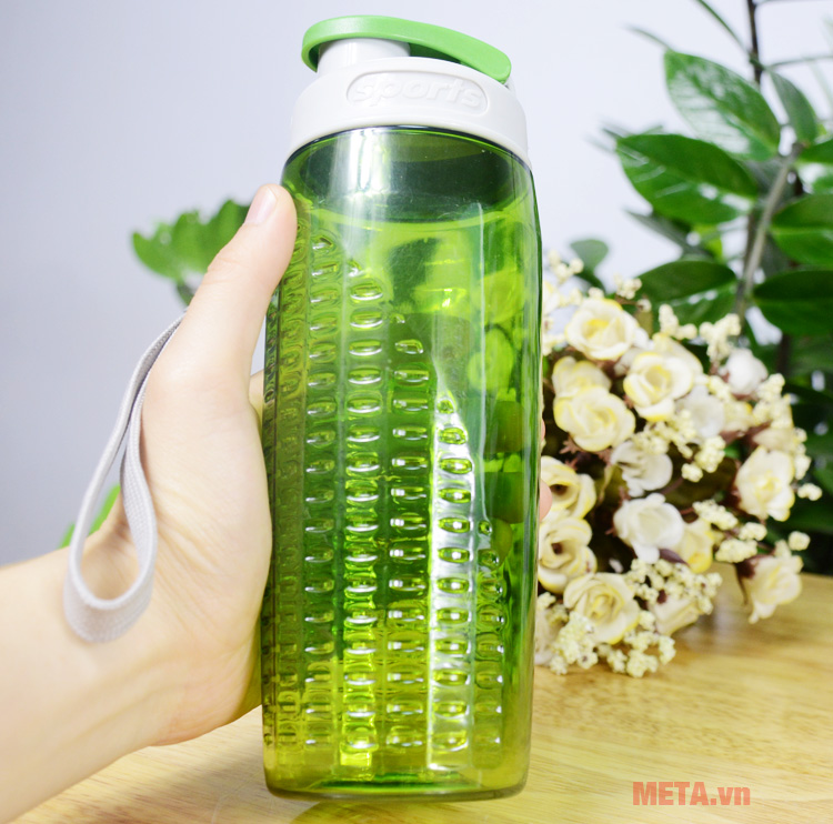 Bình nước Neoklein 500ml 42400 có thiết kế nhỏ gọn dễ dàng cầm nắm