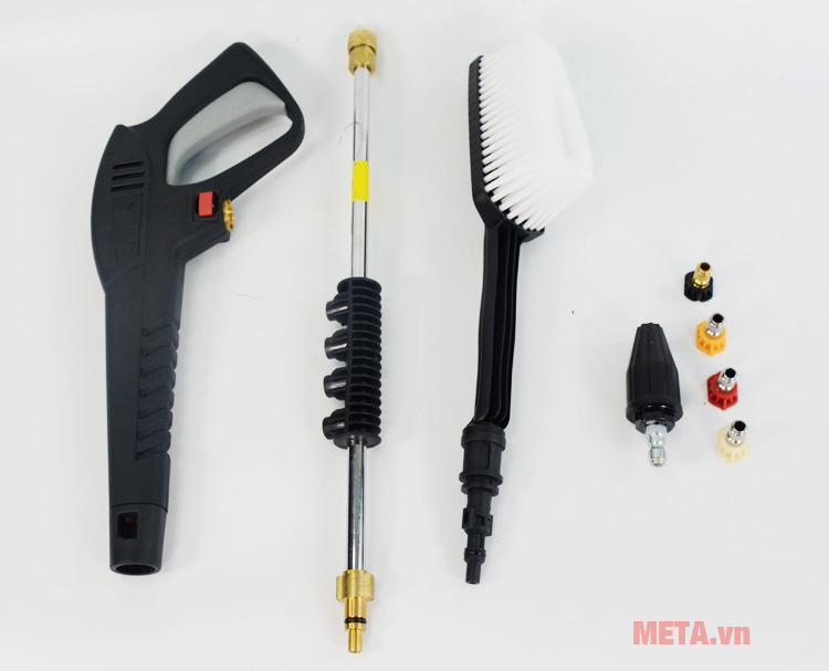 Các phụ kiện và đầu phun đi kèm máy rửa xe