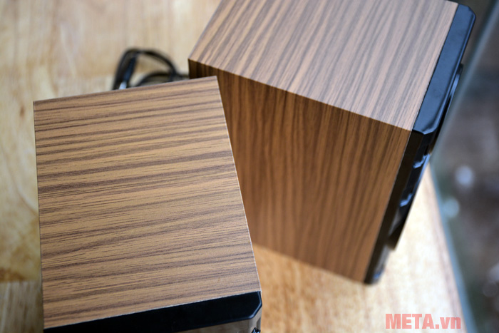 Thân loa là các đường vân gỗ đẹp mắt sáng trọng Thân loa là các đường vân gỗ đẹp mắt sáng trọng