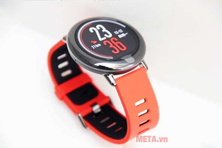 Đồng hồ thông minh có thiết kế hiện đại, màu sắc trẻ trung Đồng hồ thông minh có thiết kế hiện đại, màu sắc trẻ trung