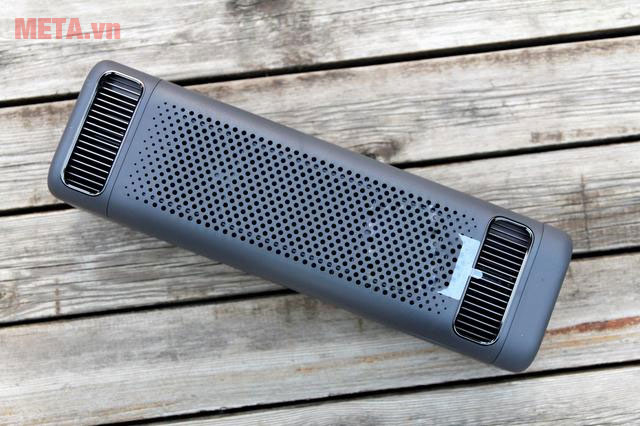 Máy lọc khí ô tô màu đen 