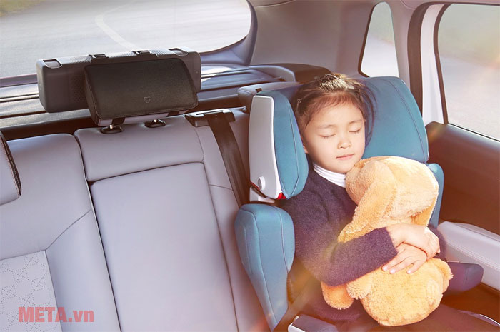 Máy lọc khí ô tô giúp vệ sinh không khí trong xe hơi 