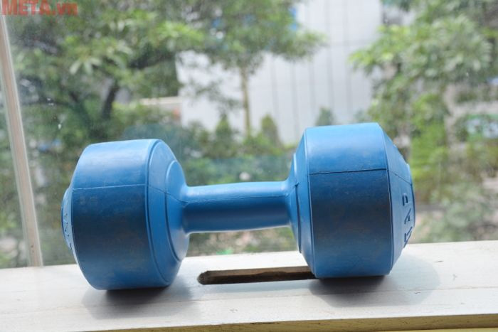 Tạ tay nhựa 10kg giúp bạn tập luyện giảm mỡ tăng cơ nhanh chóng