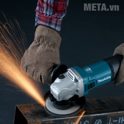 Makita GA4040C