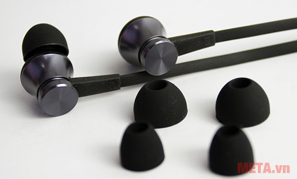 Tai nghe nhét tai In-Ear Xiaomi Basic được đi kèm hai núm tai