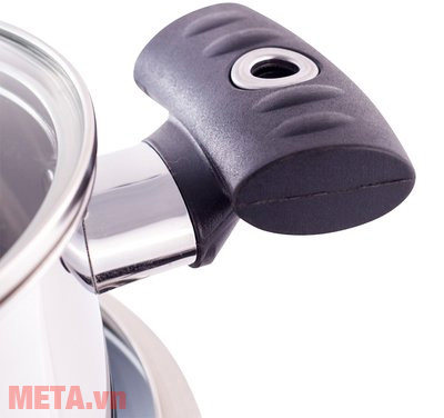 Tay cầm cách nhiệt giúp đảm bảo an toàn cho người nội trợ