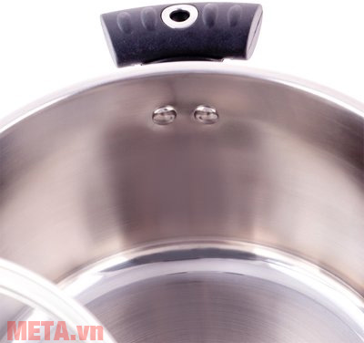Chất liệu inox giúp nồi chịu nhiệt tốt và dẫn nhiệt nhanh