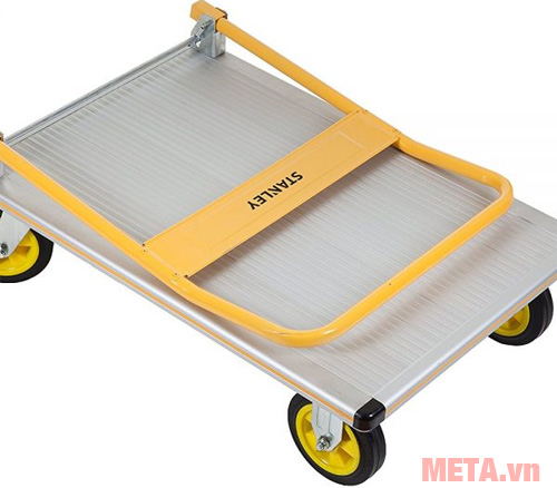 Khi không sử dụng bạn có thể gấp gọn tay cầm lại