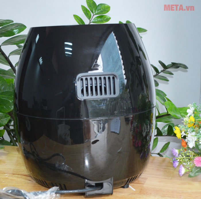 Phía sau nồi chiên 