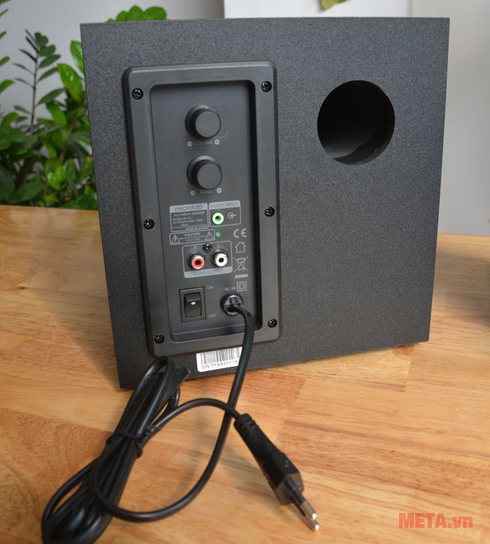 Phía sau loa siêu trầm Phía sau loa siêu trầm