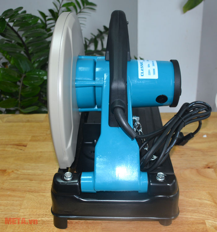 Máy cắt sắt có thiết kế chắc chắn 
