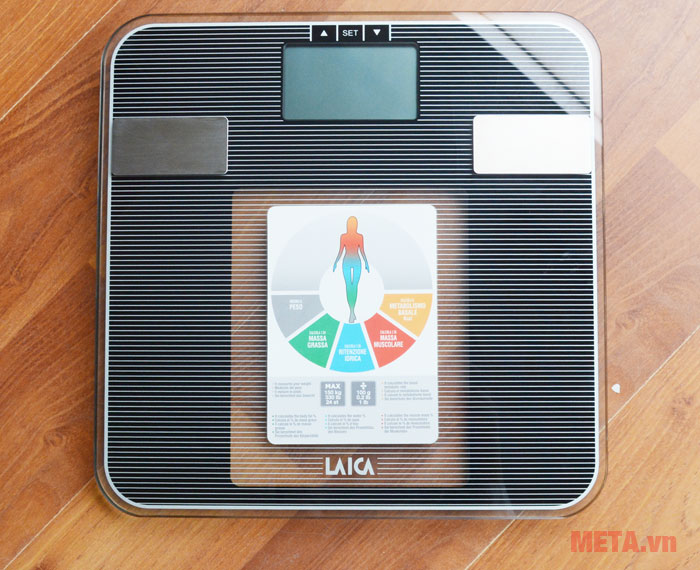 Trên mặt cân có các điện cực 