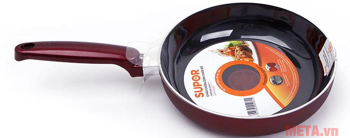 Chảo Supor chấm đỏ F05A26 có tay cầm cách nhiệt đảm bảo an toàn