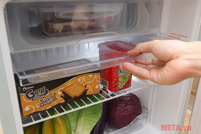 Các khay đựng được làm từ chất liệu nhựa