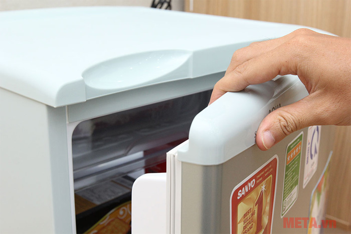 Thao tác mở tủ dễ dàng