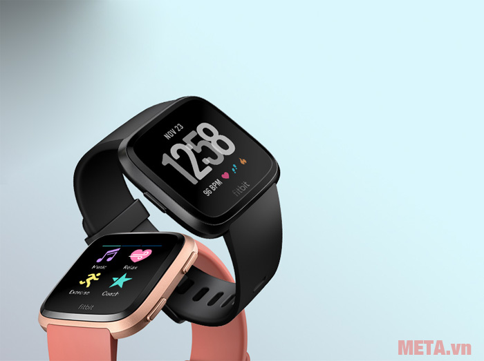 Fitbit Versa có hai màu hồng và đen Fitbit Versa có hai màu hồng và đen
