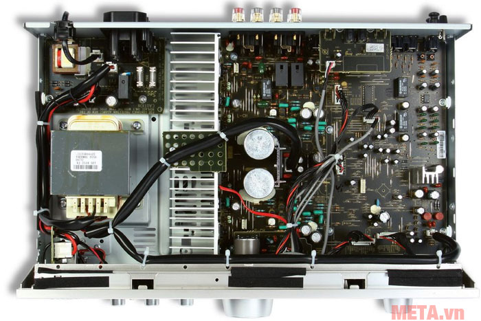 Amply được thiết kế với hai sò
