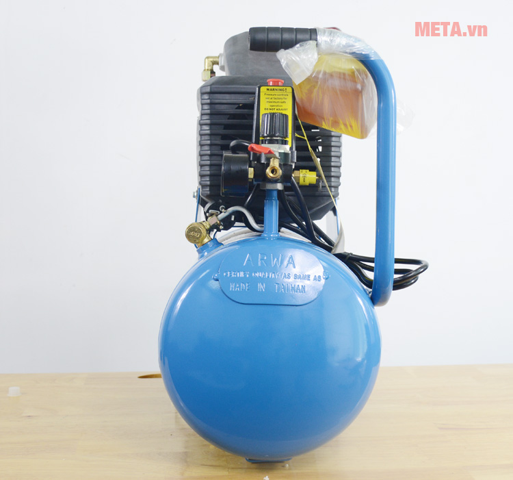 Máy nén khí công nghiệp Arwa được trang bị thêm bình chứa nhiên liệu đi kèm Bình chứa nhiên liệu máy nén khí công nghiệp Arwa