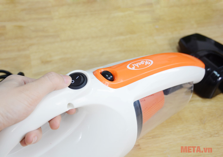 Công tắc ON/OFF ngay trên thân máy dễ dàng sử dụng Công tắc ON/OFF ngay trên thân máy dễ dàng sử dụng