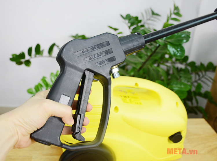 Bạn có thể tự rửa xe ô tô, xe máy tại nhà với máy rửa xe V-JET VJ 100 Bạn có thể tự rửa xe ô tô, xe máy tại nhà với máy rửa xe V-JET VJ 100