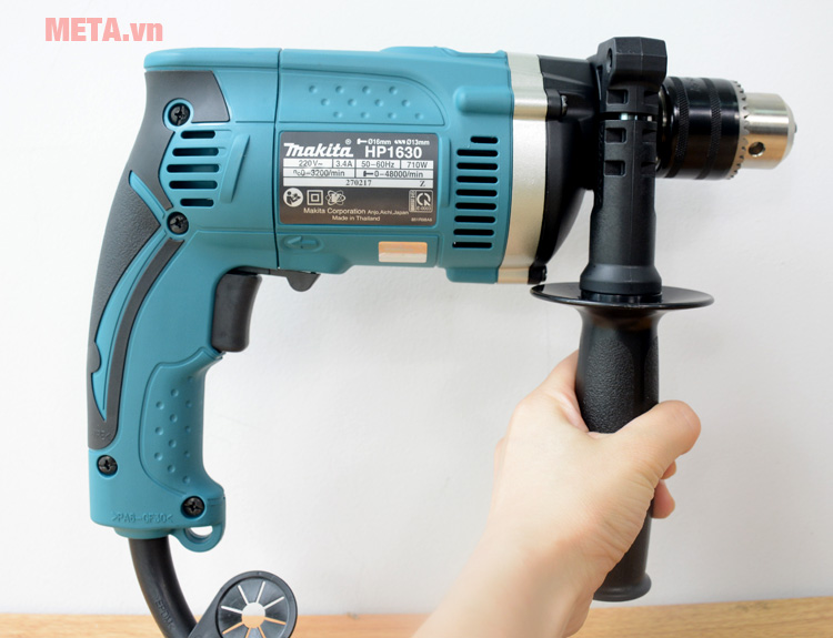 Máy khoan Makita HP1630 trang bị tay cầm phụ nâng cao hiệu suất hoạt động