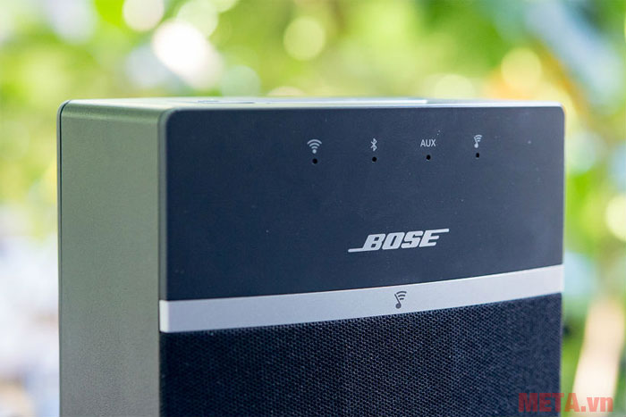 Logo hãng Bose được thiết kế ngay trước thân loa