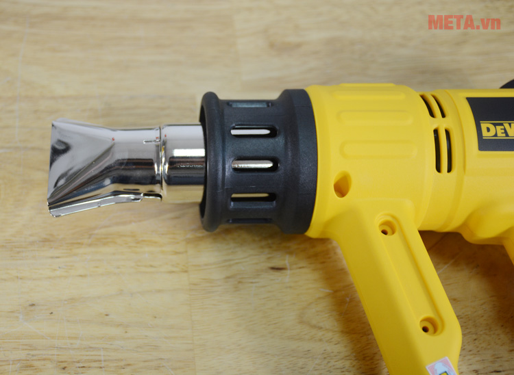 Máy thổi hơi nóng DeWALT được trang bị thêm đầu thổi