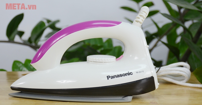 Bàn là Panasonic NI-317T màu hồng