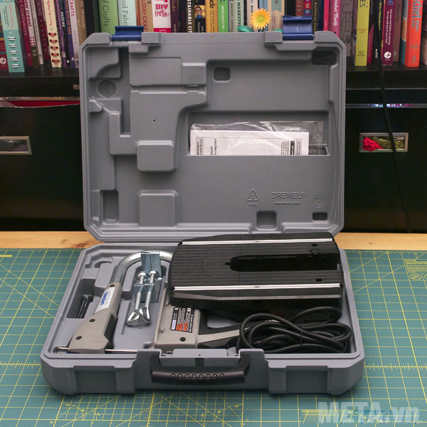Bộ sản phẩm máy cưa lọng Dremel được bảo quản trong hộp chuyên dụng Bộ sản phẩm máy cưa lọng Dremel được bảo quản trong hộp chuyên dụng