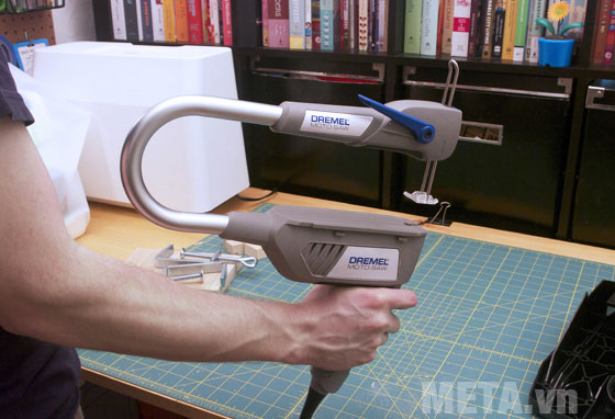 Máy cưa bàn có thể tháo lắp cầm tay dễ dàng Máy cưa bàn có thể tháo lắp cầm tay dễ dàng