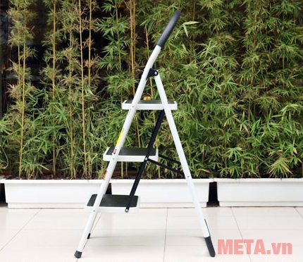 Thang ghế 3 bậc Advindeq ADS103 dễ dàng gấp gọn. Thang ghế 3 bậc