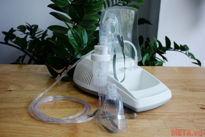 Máy được đi kèm hai mặt nạ cho người lớn và trẻ nhỏ