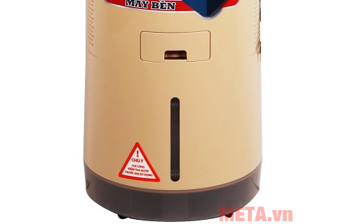 Vạch hiển thị mực nước được thiết kế phía trước của máy