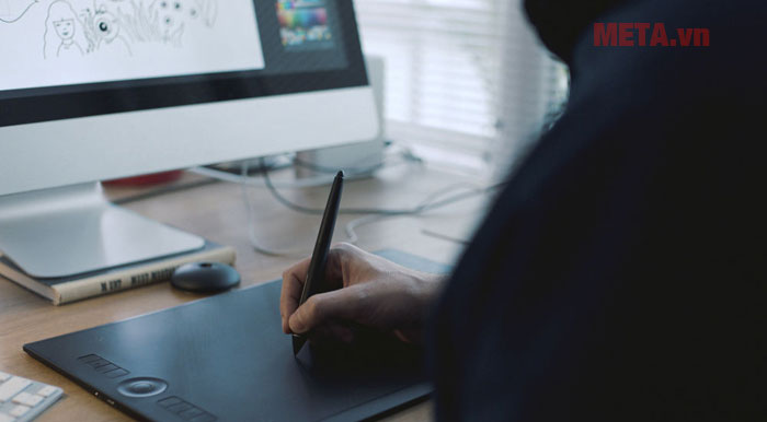 Wacom Intous Pro Medium kết nối PC qua cổng USB