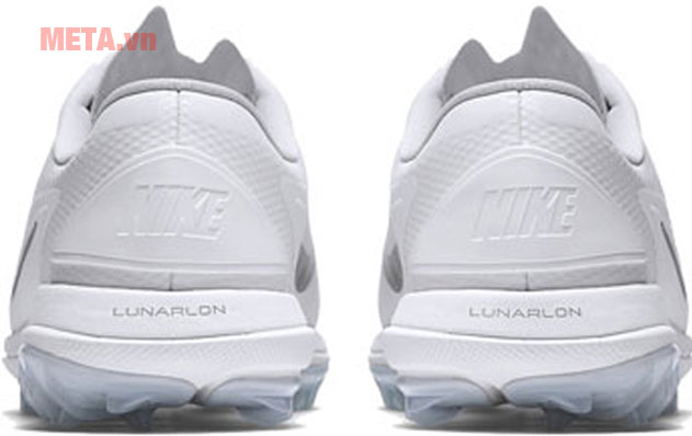 Hình ảnh phía sau giày chơi golf Nike
