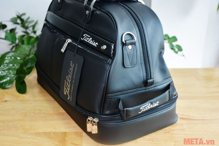 Quai cầm phụ được thiết kế bên hông Quai cầm phụ được thiết kế bên hông