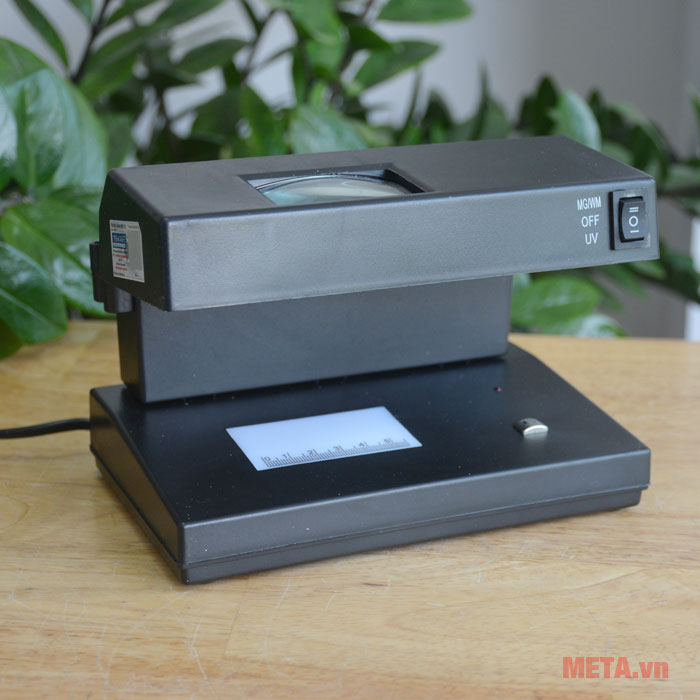 Máy kiểm tra tiền giả cho kết quả nhanh gọn và chính xác 