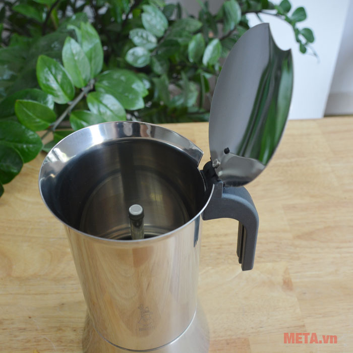 Miệng ấm pha cà phê