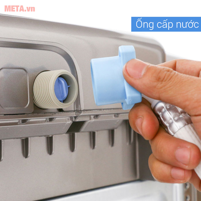 Máy giặt LG với ống cấp nước 
