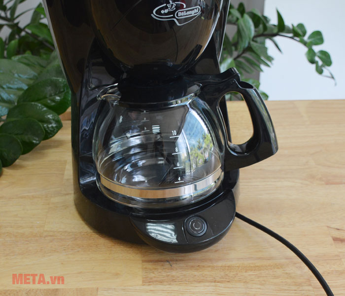 Máy pha cà phê Delonghi ICM2.1B có màu đen sang trọng.